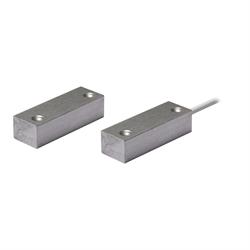 Contatto magnetico per installazione a vista su serramenti ferromagnetici con finitura anodizzata in alluminio naturale